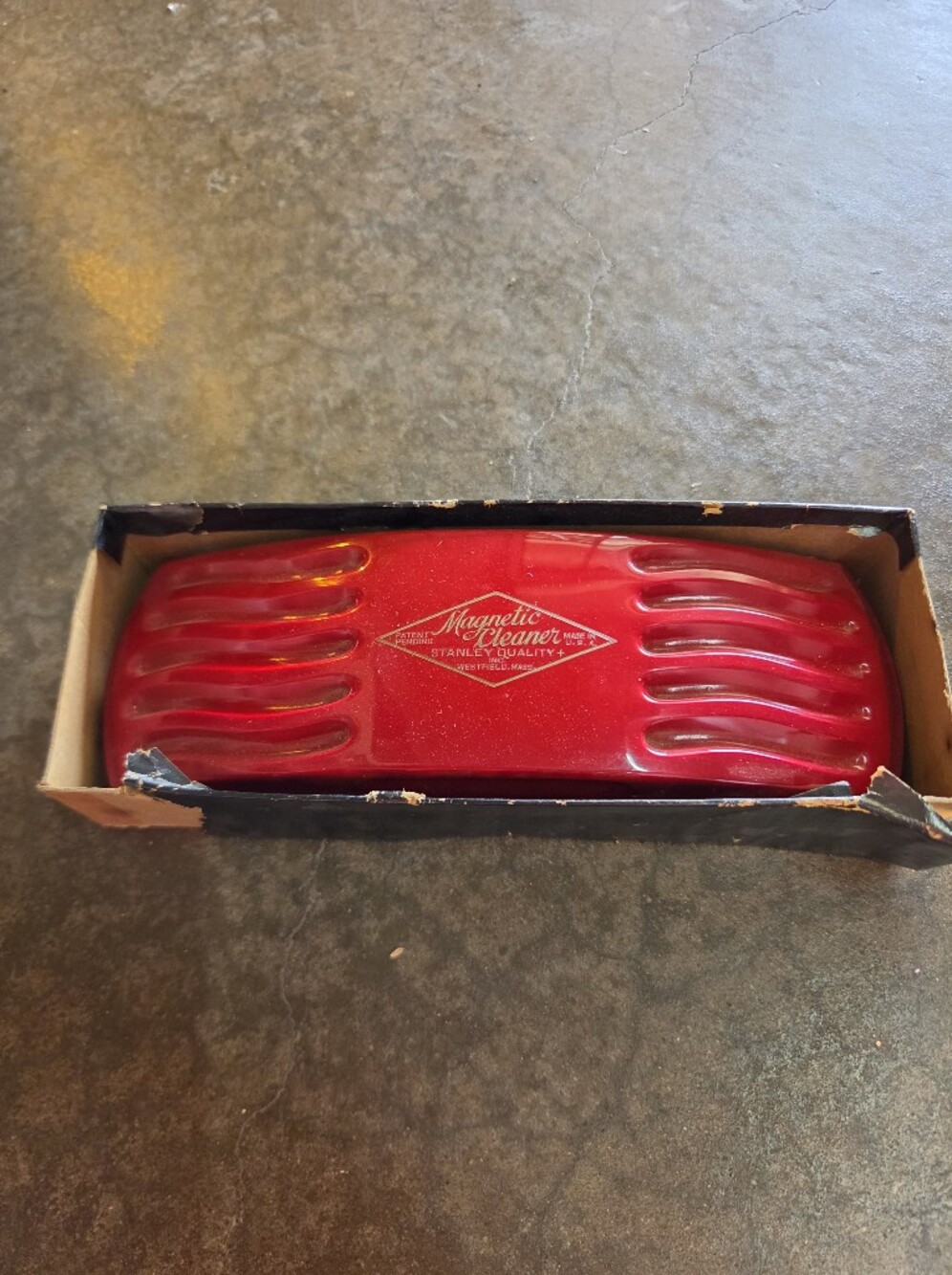 1950s Stanley Home Products Magnetic Cleaner Red Lint Brush Box & Papers
